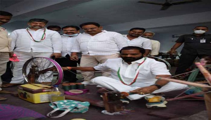 Telangana Minister V. Srinivas Goud Visits Handloom centre in Huzurabad