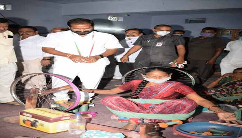 Telangana Minister V. Srinivas Goud Visits Handloom centre in Huzurabad