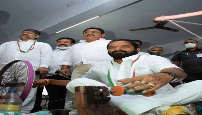Telangana Minister V. Srinivas Goud Visits Handloom centre in Huzurabad