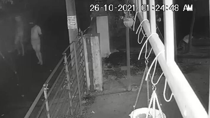 breaking the door with a machete stabbing assault and theft Cherthala residents under threat breaking the door with a machete stabbing assault and theft Cherthala residents under threat