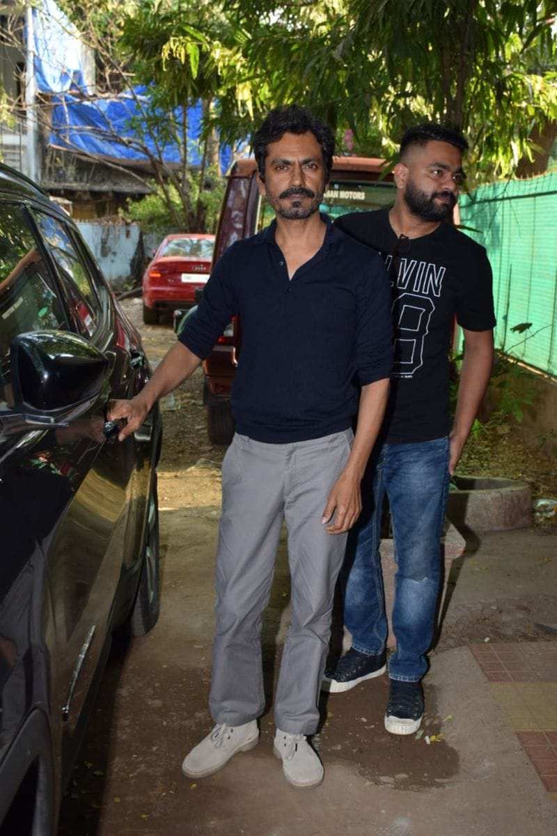 PHOTOS From Malaika Arora to Yami Gautam Dhar,Mrunal Thakur, here are the celebs spotted today - DRB