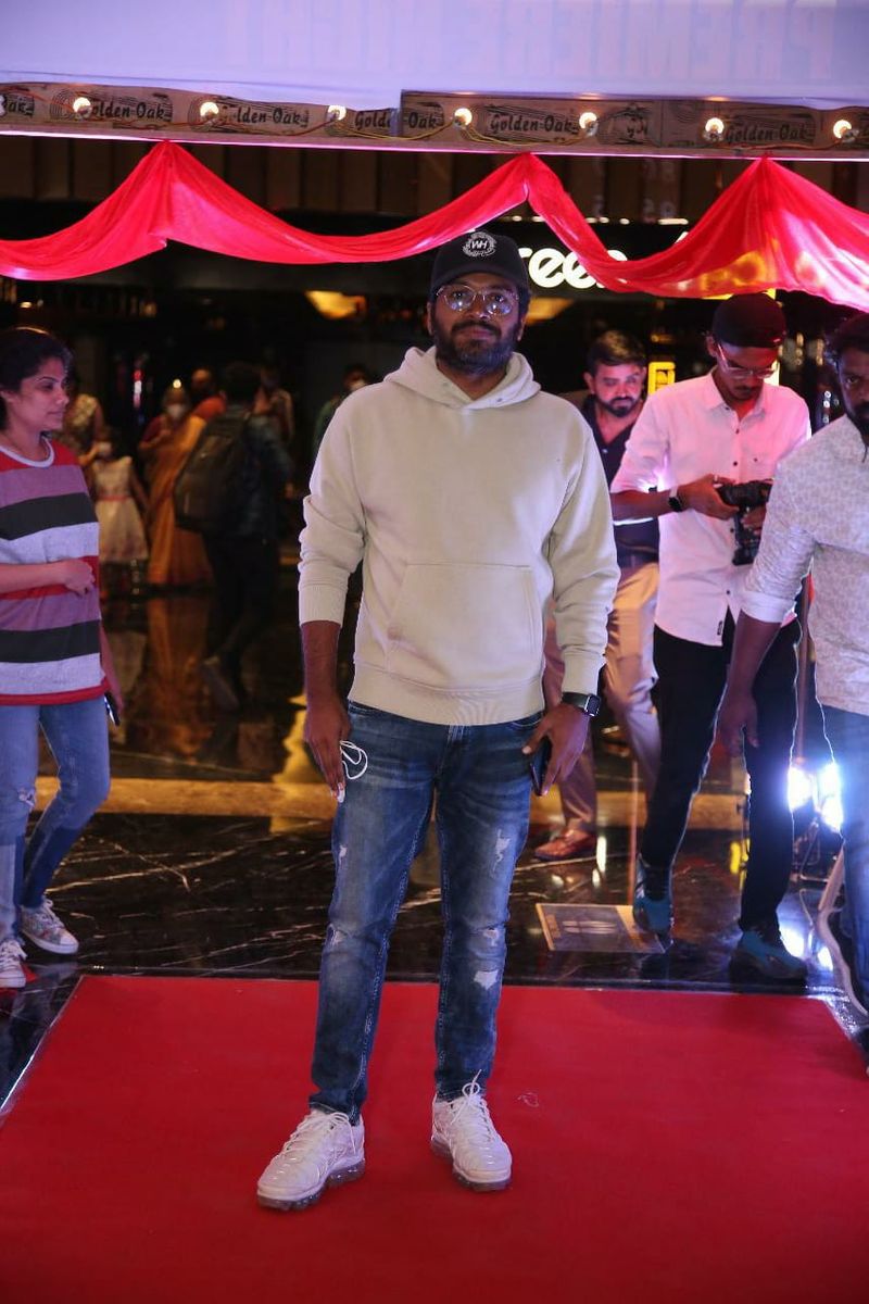 tollywood celabraties red carpet walk in romantic grand premiers