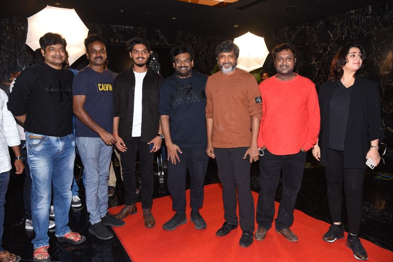tollywood celabraties red carpet walk in romantic grand premiers