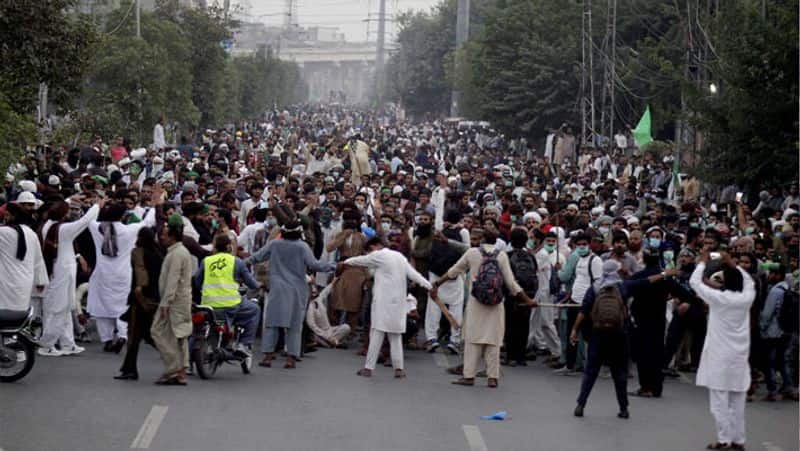 Pakistan political crisis, Imran Khan government in tension after TLP violent protest