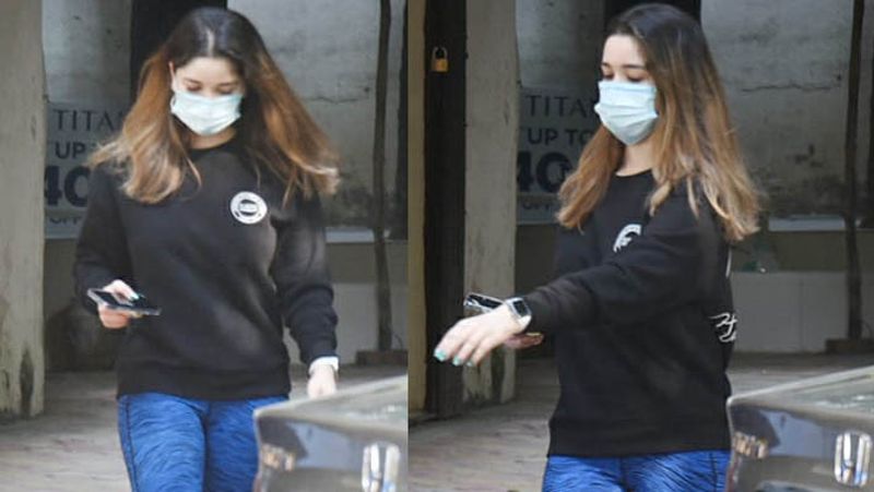 malaika arora seen shopping wearing revealing top, bipasha basu look fat, these celebs also spotted