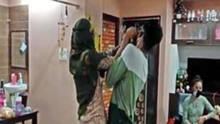 hyderabad Wife caught Husband Along With other Woman In Kukatpally hyderabad Wife caught Husband Along With other Woman In Kukatpally