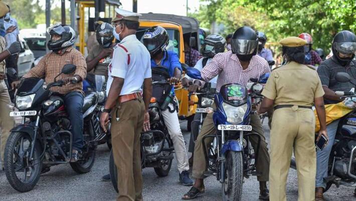 Hyderabad Police is stopping people and checking their phone messages Hyderabad Police is stopping people and checking their phone messages