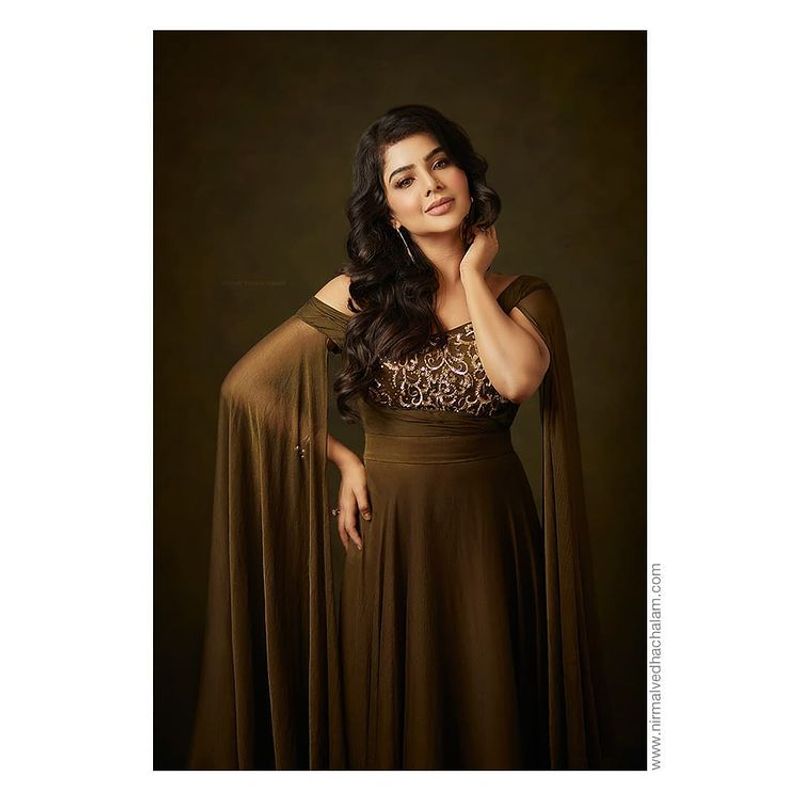 Vijay tv Cook with comali fame Pavithra lakshmi latest stunning phots