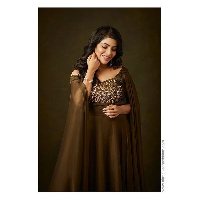 Vijay tv Cook with comali fame Pavithra lakshmi latest stunning phots