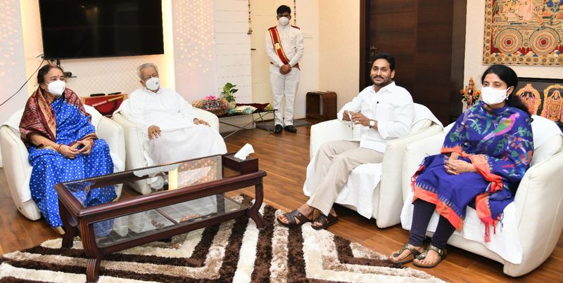 AP CM YS Jagan meets Ap Governor Biswabhusan Harichandan