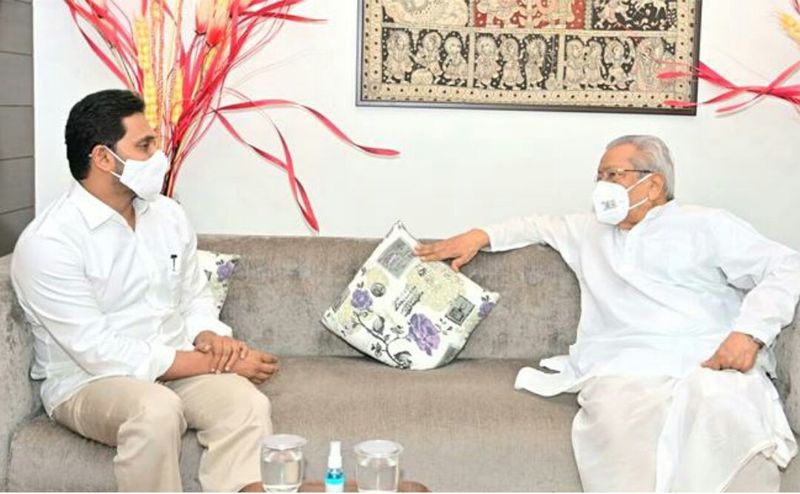 AP CM YS Jagan meets Ap Governor Biswabhusan Harichandan