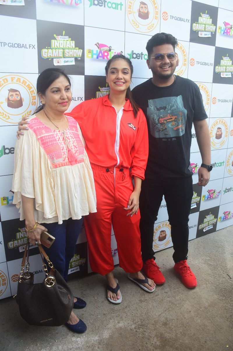 Celebs spotted in Mumbai: Nora Fatehi, Malaika Arora, Rhea Chakraborthy and more SCJ