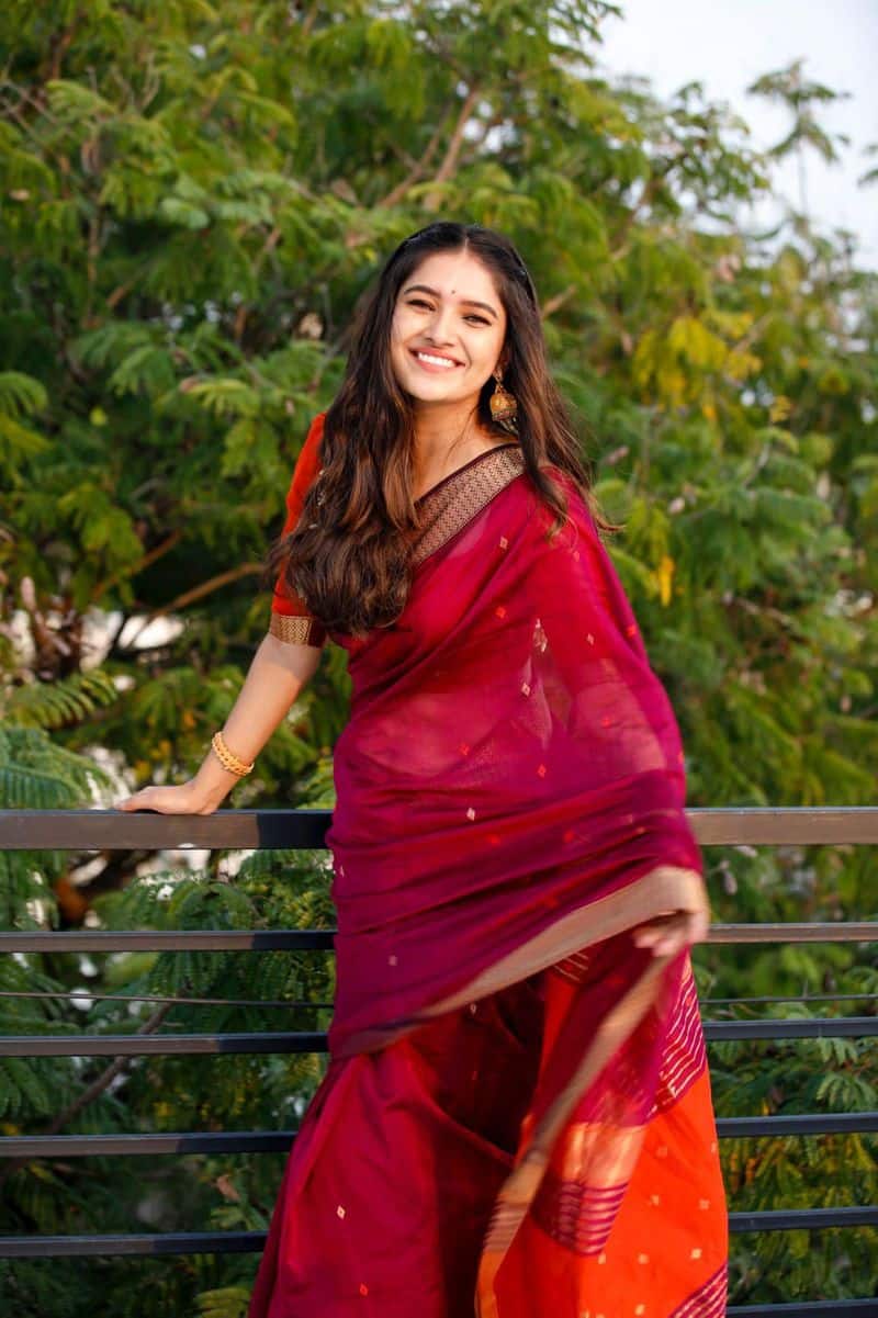 Actress Vani Bhojan latest stills in Red Saree