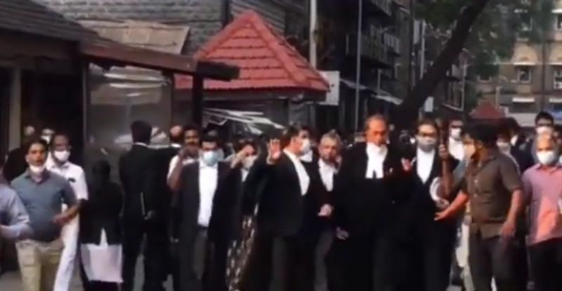Shah Rukh Khan poses with team of lawyers after Aryans bail in drugs case dpl