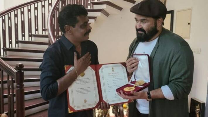 Antony Perumbavoor shows their National Award to Mohanlal Antony Perumbavoor shows their National Award to Mohanlal