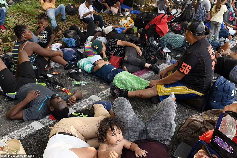 group of 5000 immigrants set out to immigrate to the United States through mexico