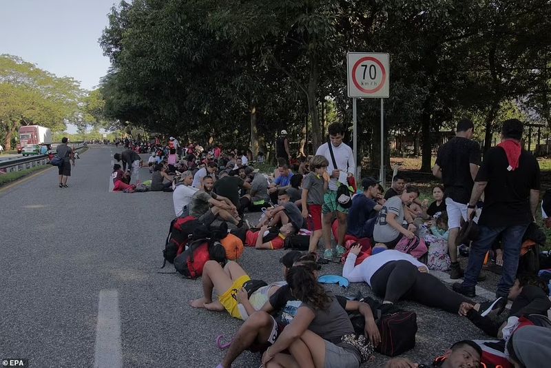 group of 5000 immigrants set out to immigrate to the United States through mexico