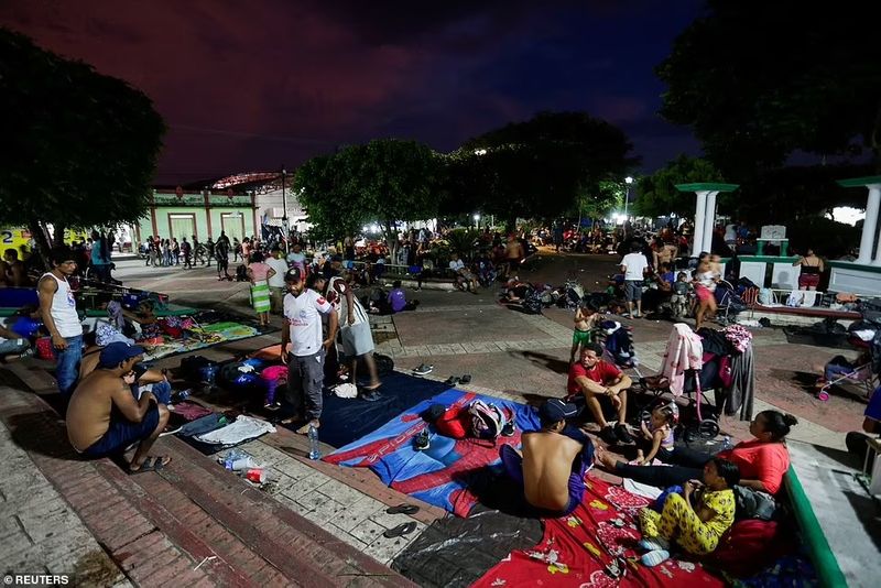 group of 5000 immigrants set out to immigrate to the United States through mexico