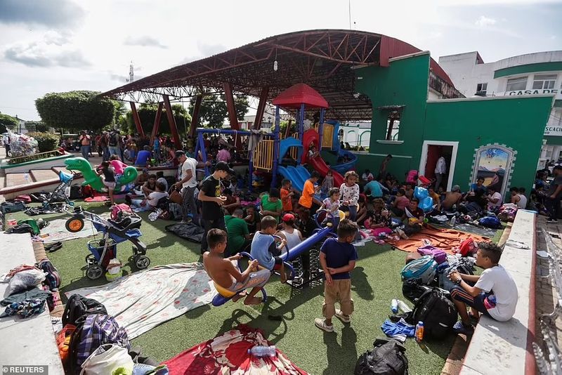 group of 5000 immigrants set out to immigrate to the United States through mexico