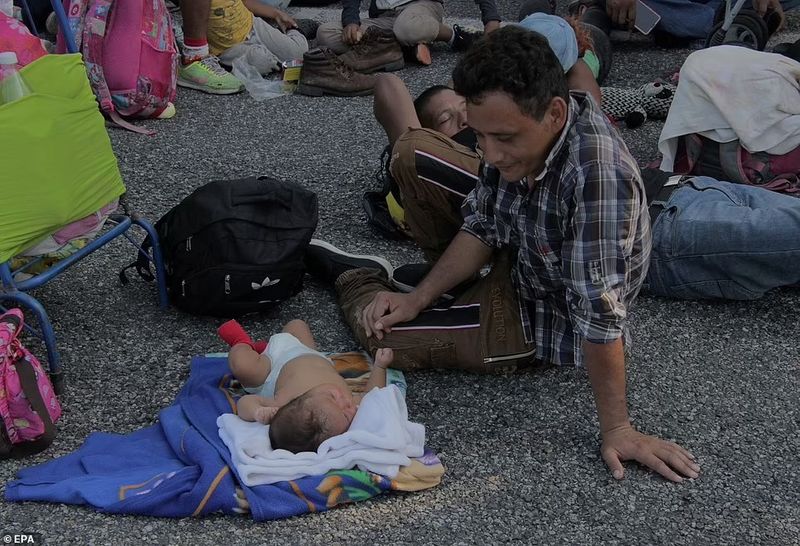group of 5000 immigrants set out to immigrate to the United States through mexico