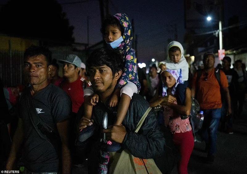 group of 5000 immigrants set out to immigrate to the United States through mexico