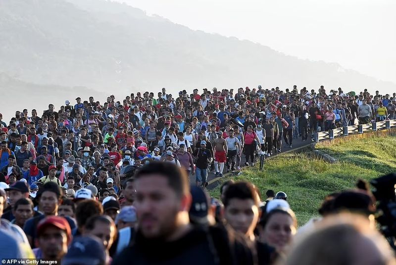 group of 5000 immigrants set out to immigrate to the United States through mexico