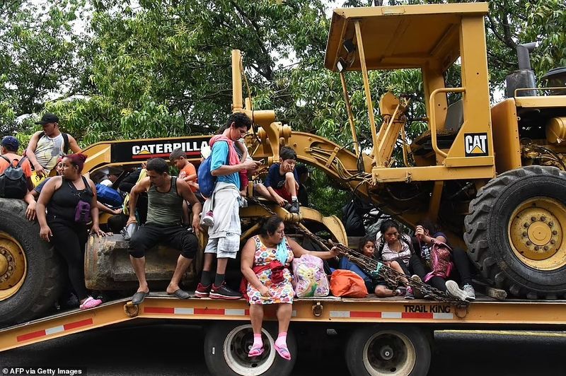 group of 5000 immigrants set out to immigrate to the United States through mexico