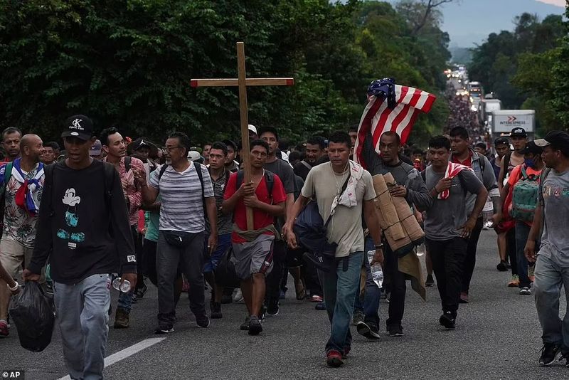 group of 5000 immigrants set out to immigrate to the United States through mexico