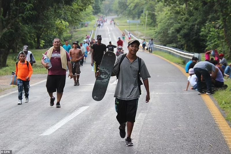 group of 5000 immigrants set out to immigrate to the United States through mexico