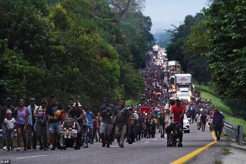 group of 5000 immigrants set out to immigrate to the United States through mexico