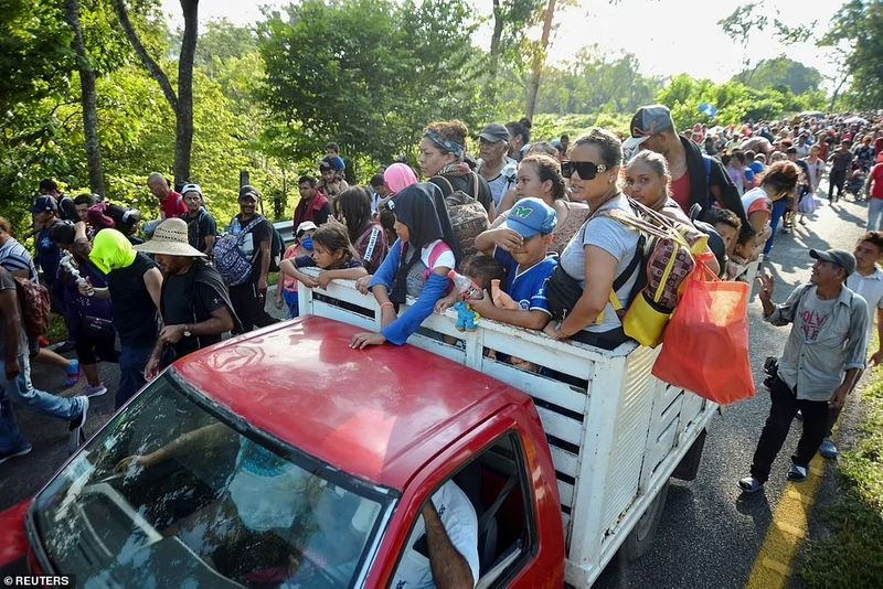 group of 5000 immigrants set out to immigrate to the United States through mexico