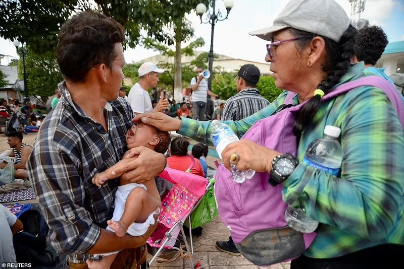 group of 5000 immigrants set out to immigrate to the United States through mexico
