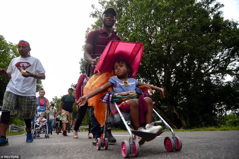 group of 5000 immigrants set out to immigrate to the United States through mexico