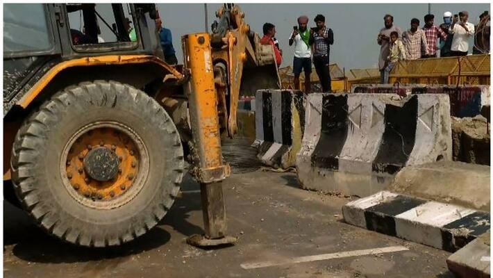 delhi police lifted barricades in thikri and ghazipur delhi police lifted barricades in thikri and ghazipur