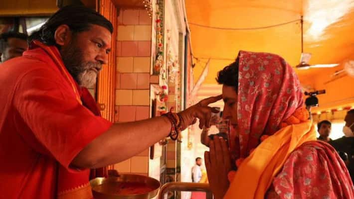 Madhya pradesh, Priyanka Gandhi reached Datia worshiped Maa Pitambara Madhya pradesh, Priyanka Gandhi reached Datia worshiped Maa Pitambara