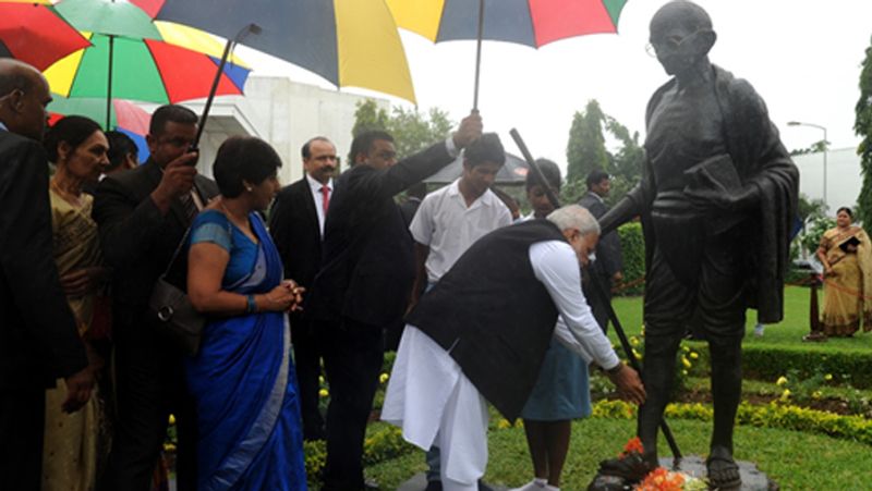 pm modi paid tribute to mahatma gandhi whenever he visited foreign bmm