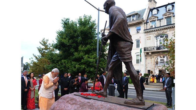 pm modi paid tribute to mahatma gandhi whenever he visited foreign bmm