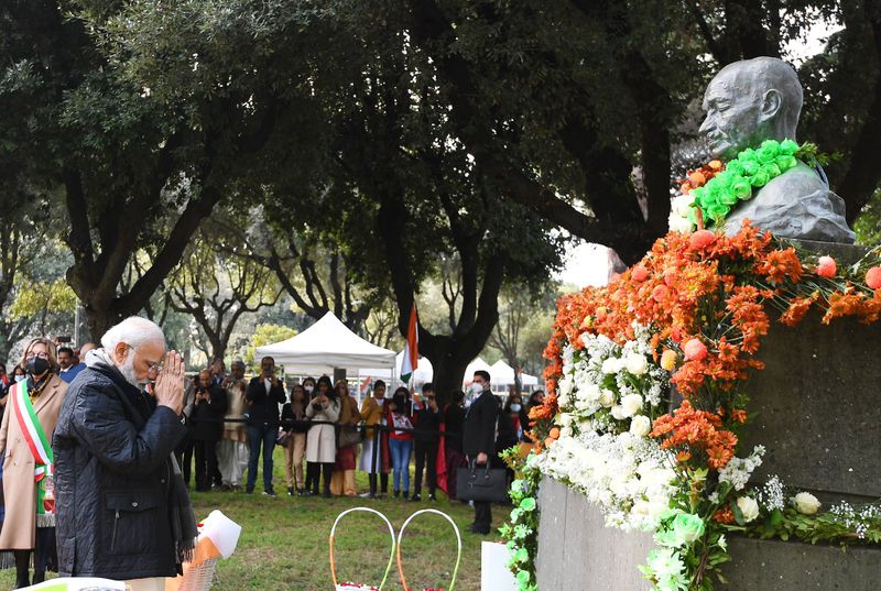 pm modi paid tribute to mahatma gandhi whenever he visited foreign bmm