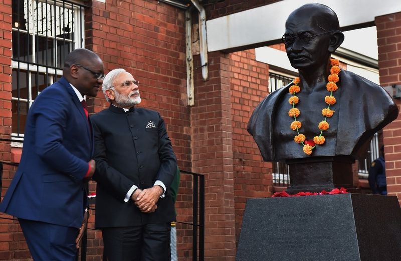 pm modi paid tribute to mahatma gandhi whenever he visited foreign bmm