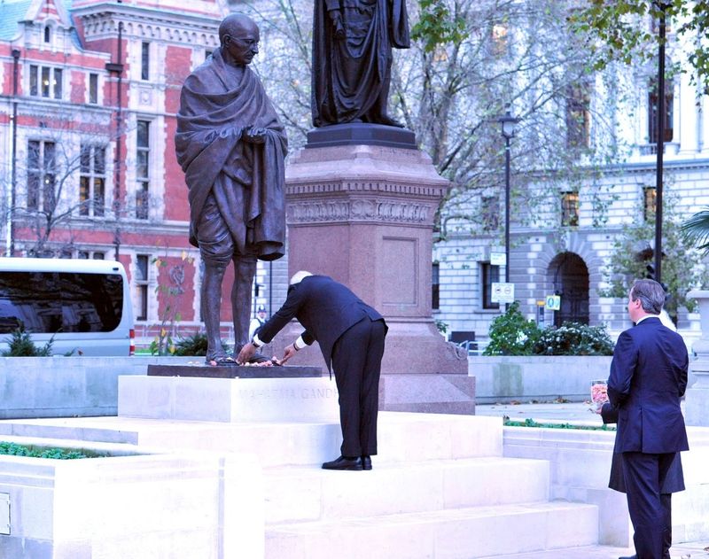 pm modi paid tribute to mahatma gandhi whenever he visited foreign bmm