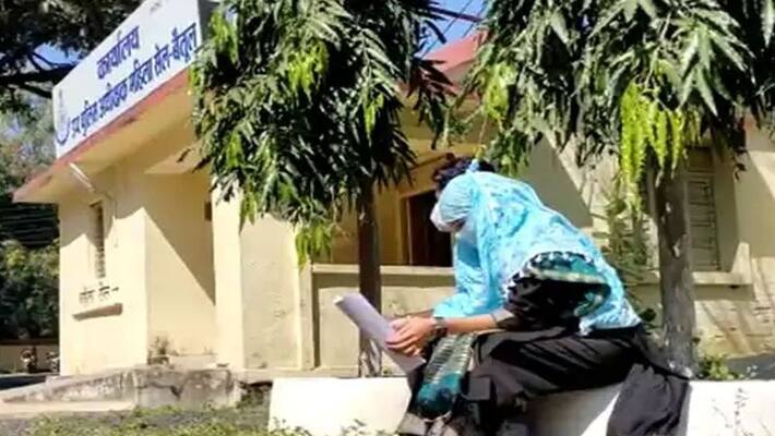 Madhya Pradesh, After marrying a Dalit boy in Betul, girl's father bathed her in narmada and cut her hair Madhya Pradesh, After marrying a Dalit boy in Betul, girl's father bathed her in narmada and cut her hair