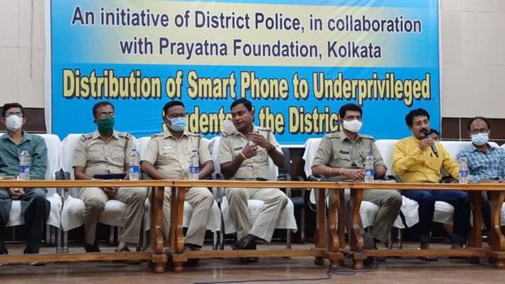TMC leader in the guest seat at police meeting, BJP leader left event with anger bmm TMC leader in the guest seat at police meeting, BJP leader left event with anger bmm