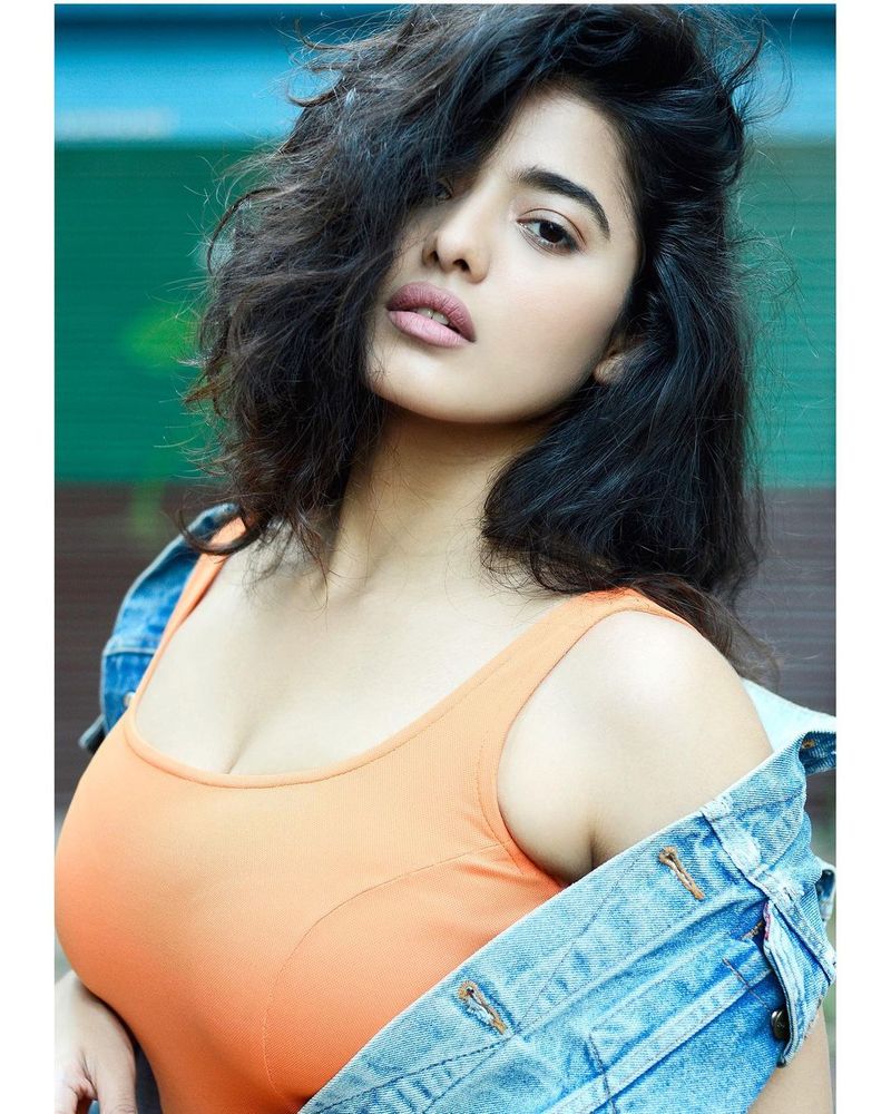romantic movie heroine ketika sharma sensational hot show if you see diwali festival come and firing