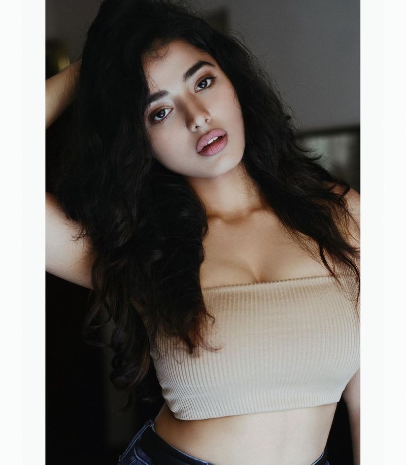 romantic movie heroine ketika sharma sensational hot show if you see diwali festival come and firing