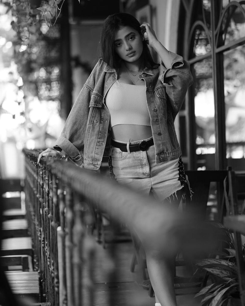 romantic movie heroine ketika sharma sensational hot show if you see diwali festival come and firing
