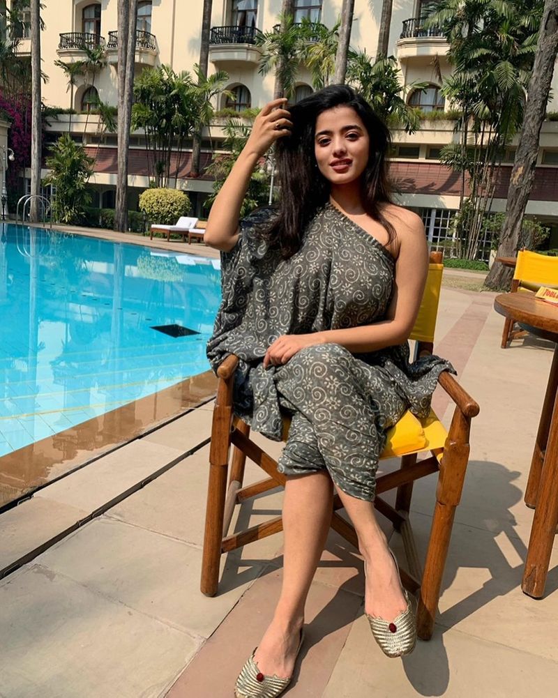 romantic movie heroine ketika sharma sensational hot show if you see diwali festival come and firing