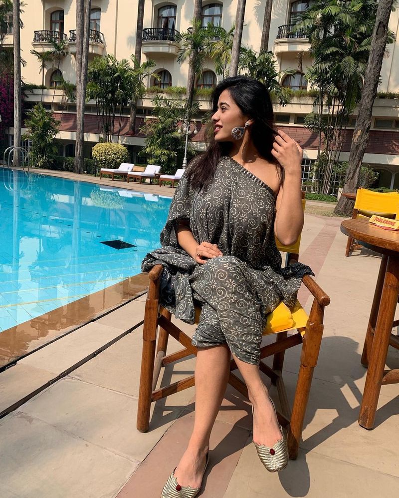 romantic movie heroine ketika sharma sensational hot show if you see diwali festival come and firing