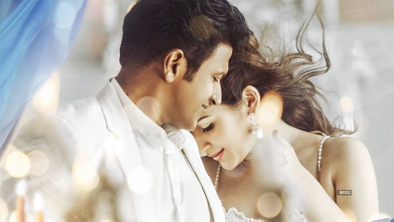 actress sayyeshaa shares picture with co star puneeth rajkumar and say condolence