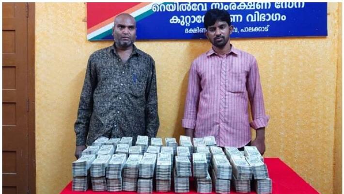 1.64 crore illegal money sized by Railway police; 2 arrested 1.64 crore illegal money sized by Railway police; 2 arrested