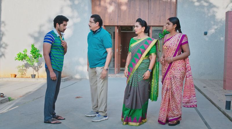 Anand Rao gets aggressive and lashes out at Karthik in todays Karthika deepam serial episode